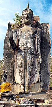 'The Buddha Statue at Wat Saphan Hin | Sukhothai Historical Park' by Asienreisender